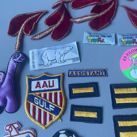 Vintage Lot of 21 Embroidered Patches & Clothing Labels - Picture 3 of 13